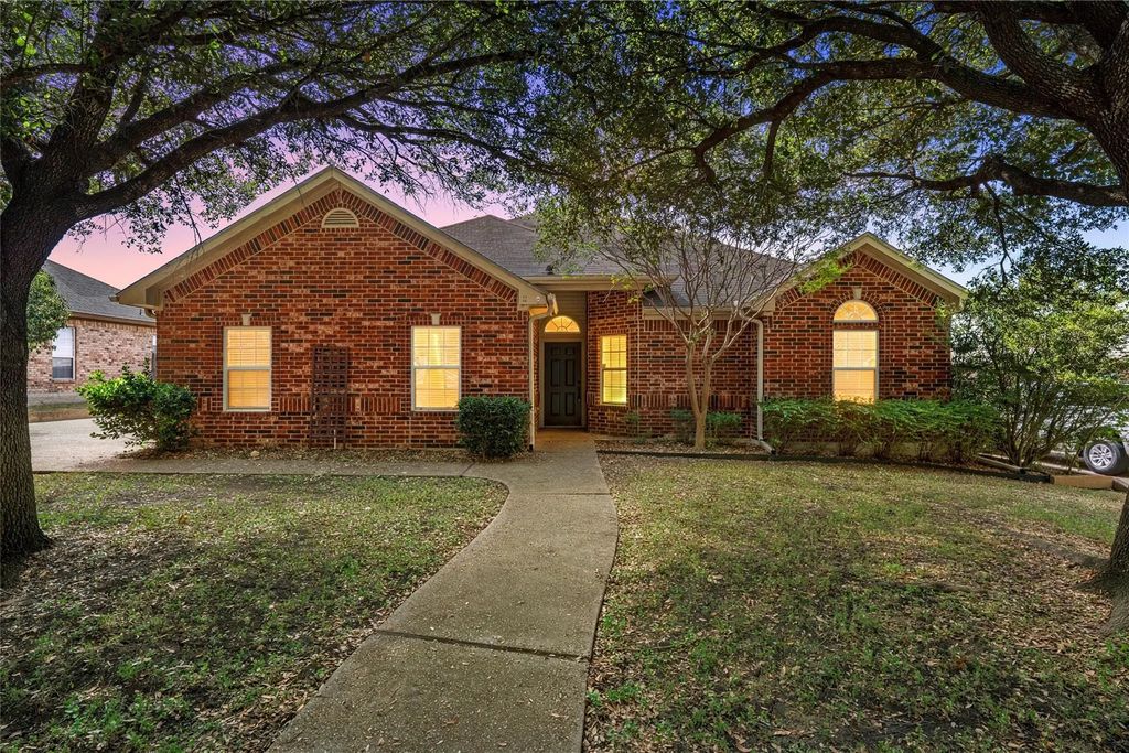217 Keswick Drive, Hewitt