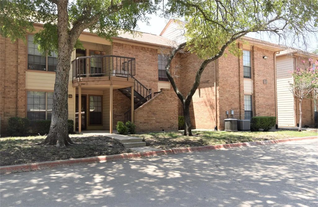 16301 Ledgemont Lane 176, Addison