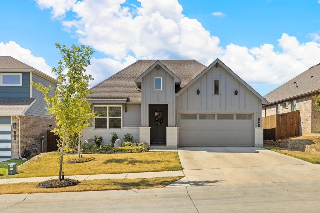 1501 Razorbill Road, Denton