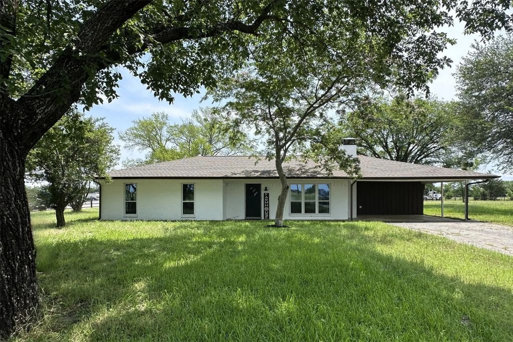 5772 N State Highway 78, Bonham