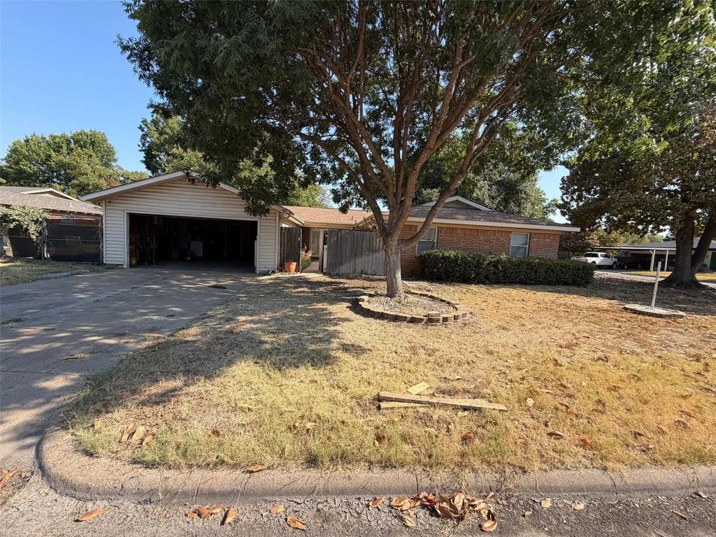 2121 Elton Road, Haltom City