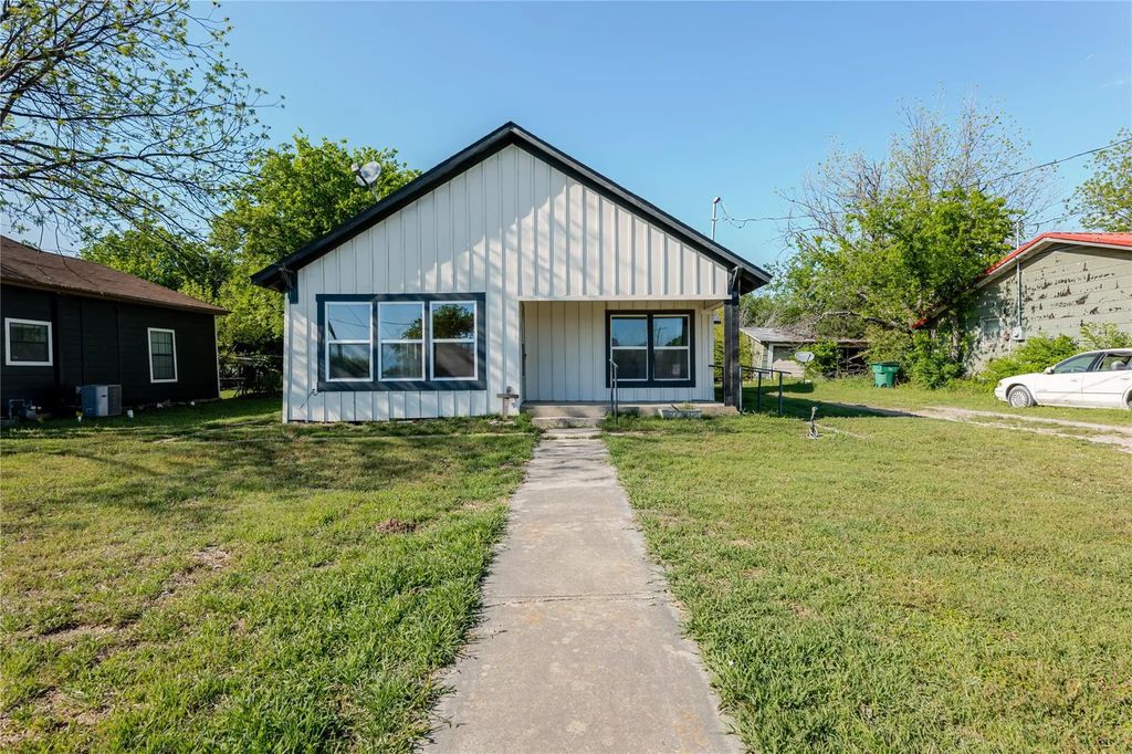 228 W Archer Street, Jacksboro