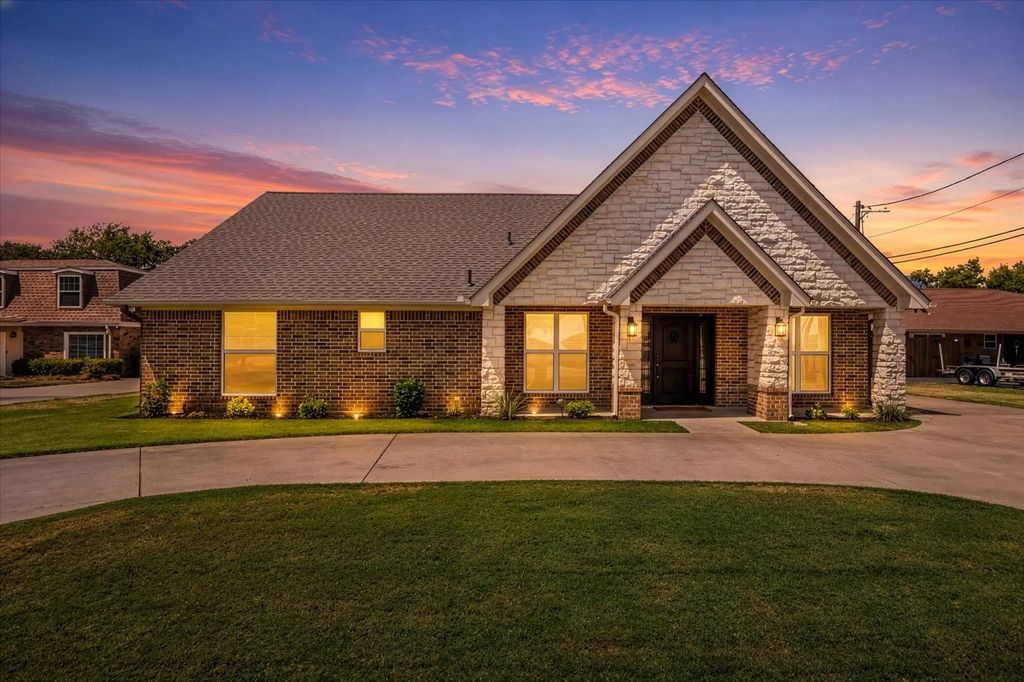 4100 Apache Trail Court, Granbury