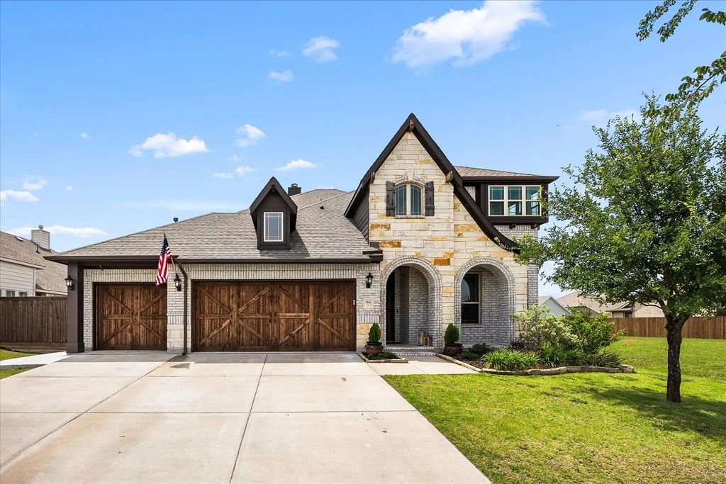 1042 Watercourse Place, Royse City