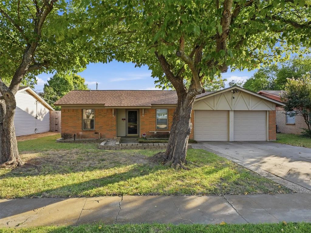 7228 Oldham Place, North Richland Hills