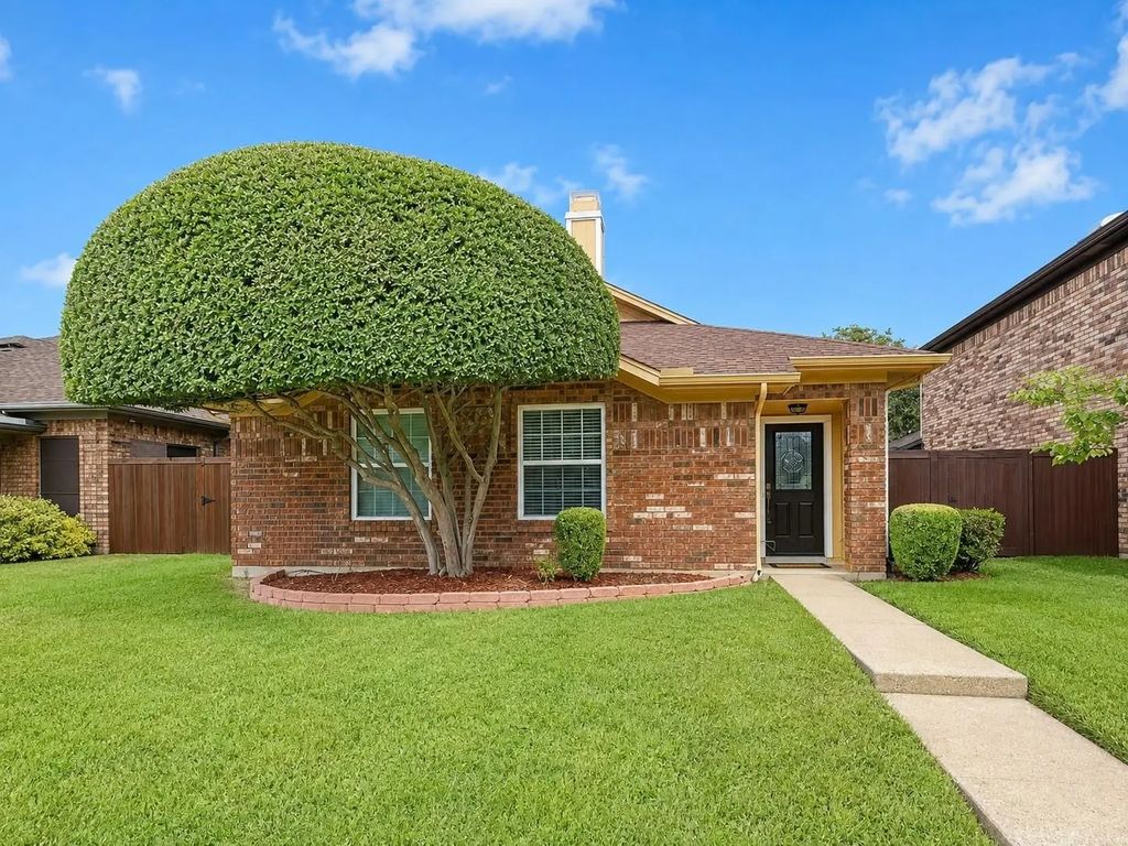 1647 Kingspoint Drive, Carrollton