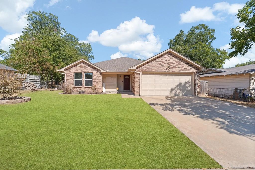 1212 Bales Street, Cleburne