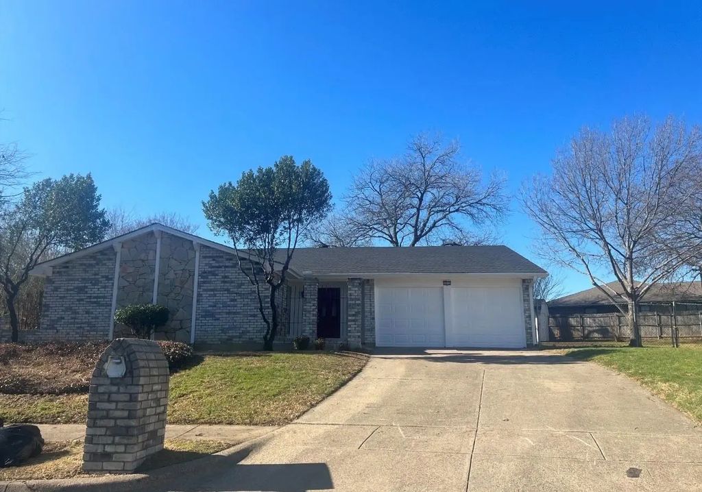 3012 Barrington Court, Arlington