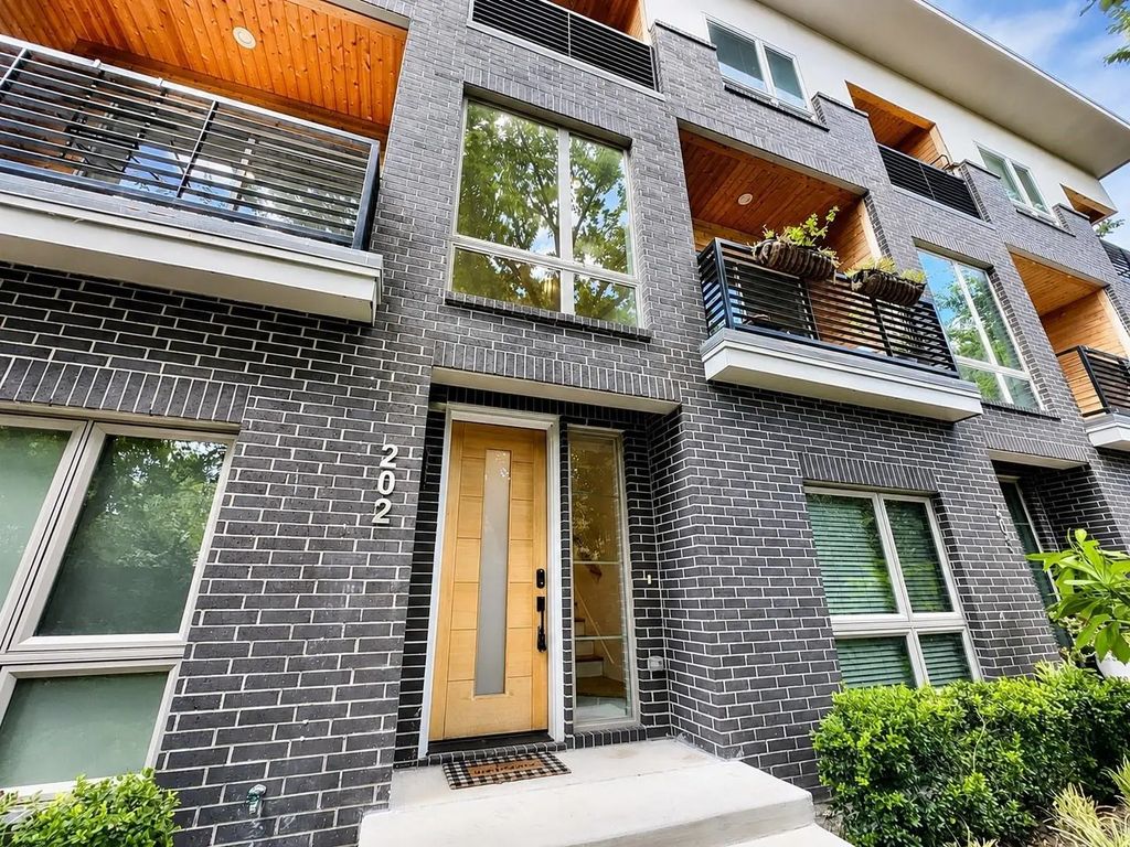 2620 Valley View Lane 202, Farmers Branch