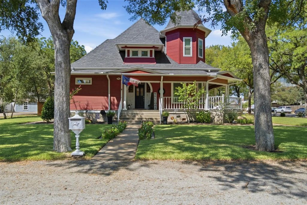 700 Cherry Street, Graham