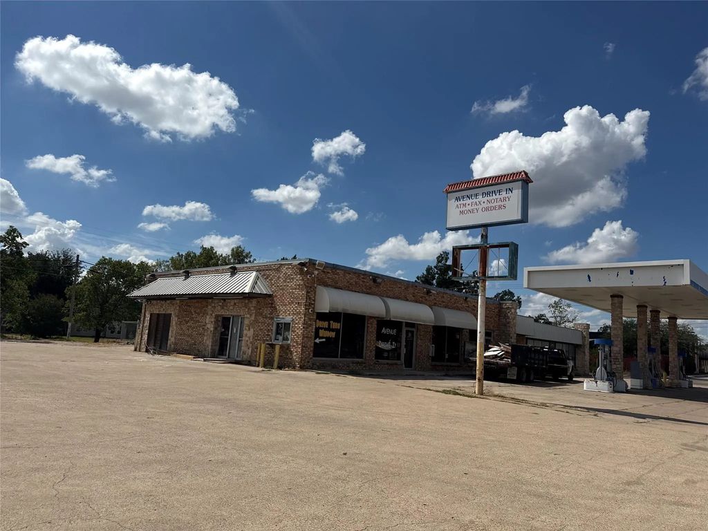 407 W Ennis Avenue, Ennis