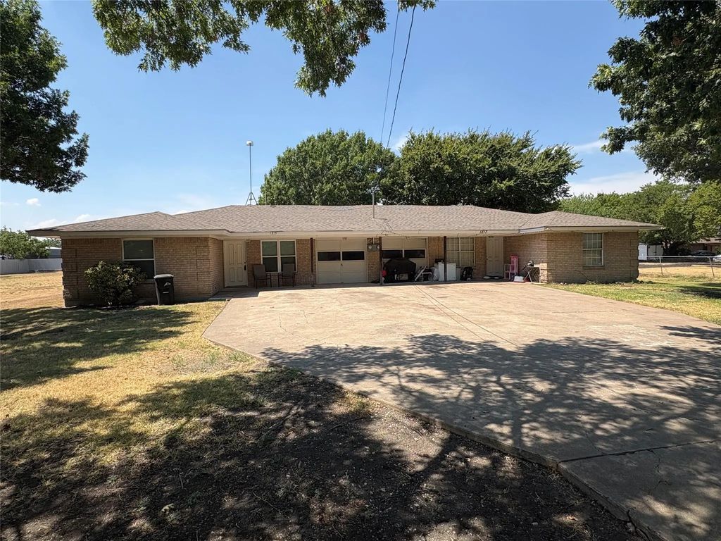 1217 Narrow Lane, Red Oak