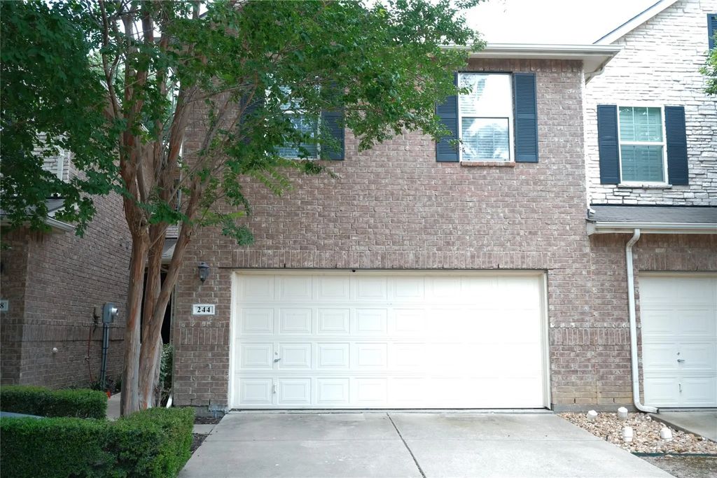 244 Turnberry Lane, Lewisville