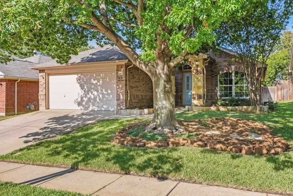 15533 Adlong Drive, Fort Worth