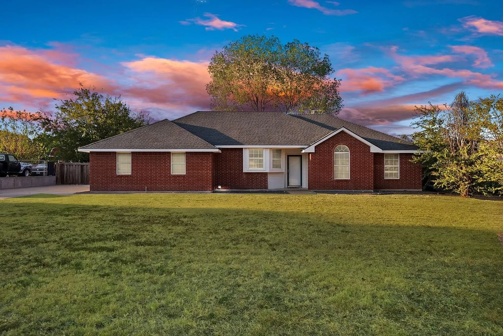 317 Anita Lane, Waxahachie