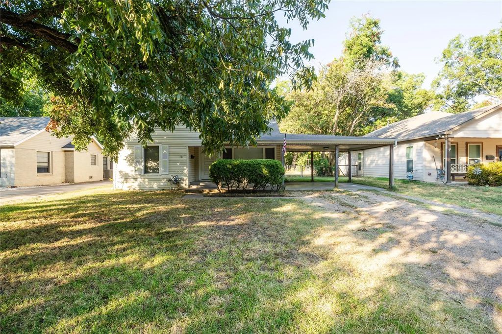 121 W Damon Street, Terrell