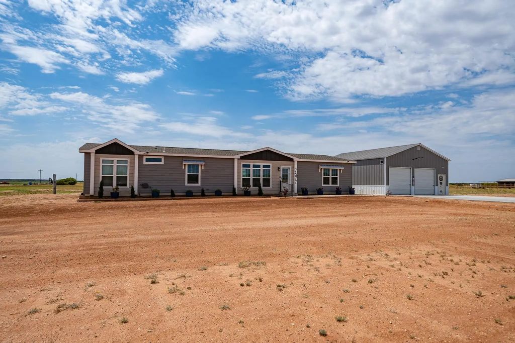 7677 County Road 463, Anson