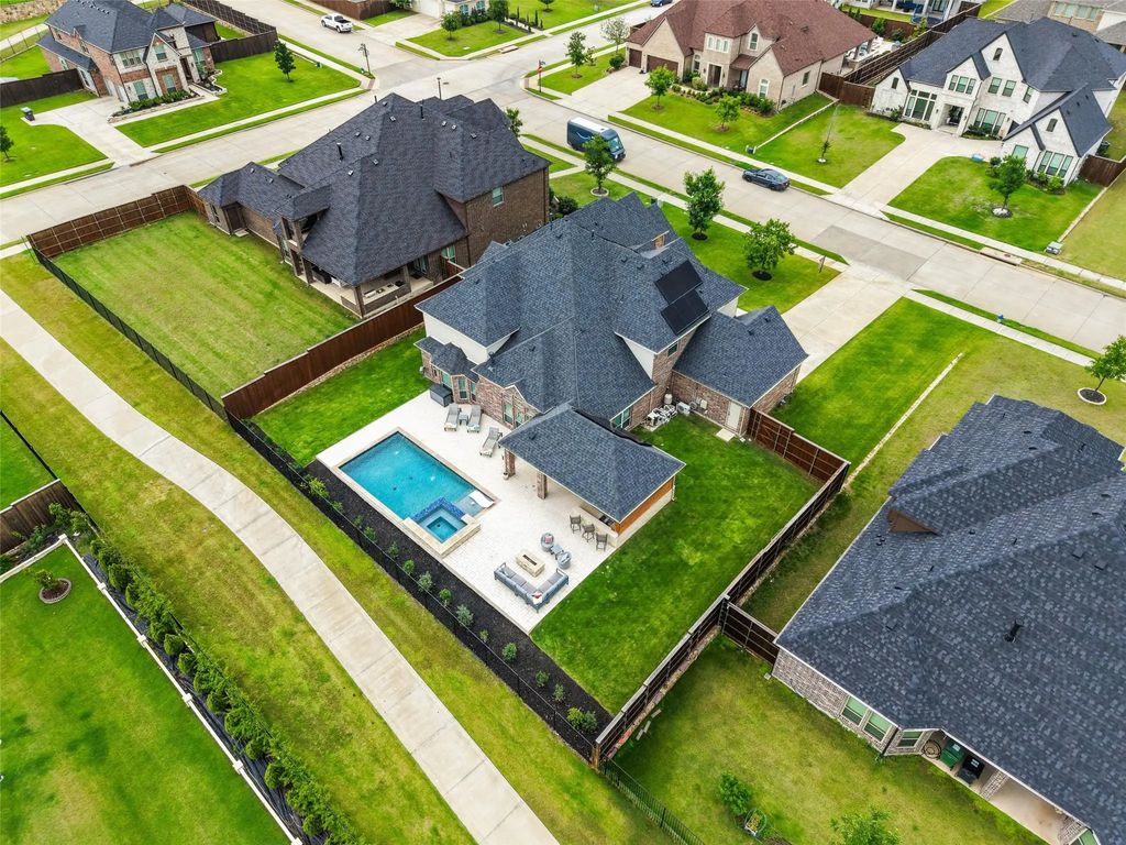 701 Featherstone Lane, Prosper