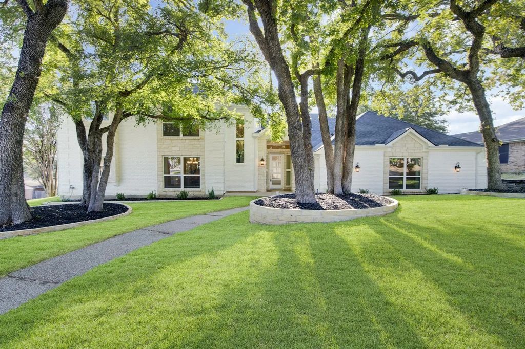 801 Highwoods Trail, Fort Worth