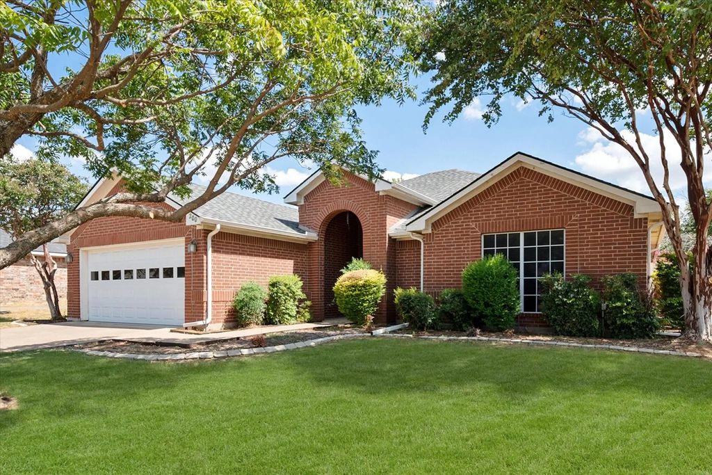 200 Arrowhead Drive, Burleson