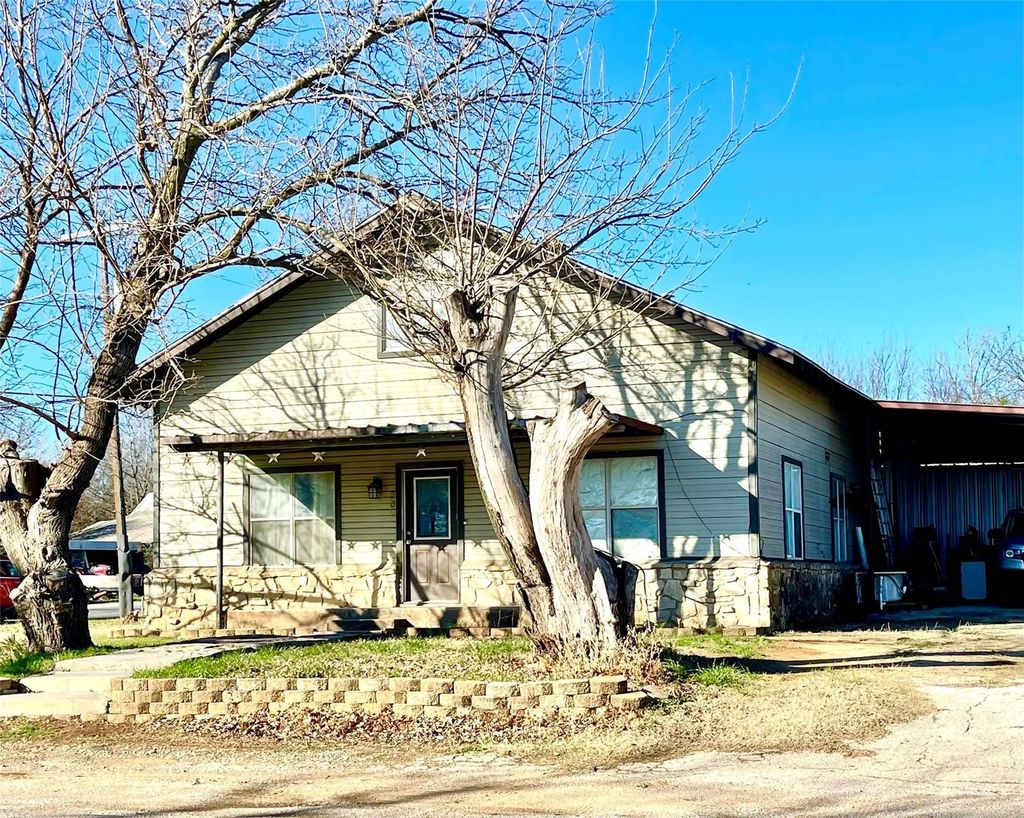 209 N Bowie Street, Jacksboro
