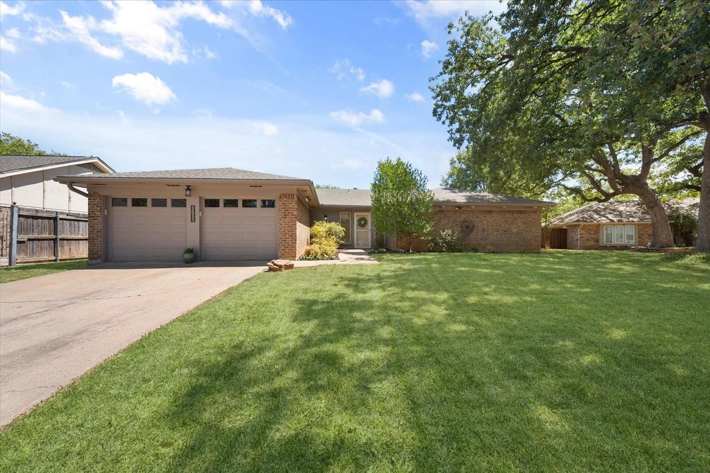 2709 Burnwood Court, Arlington