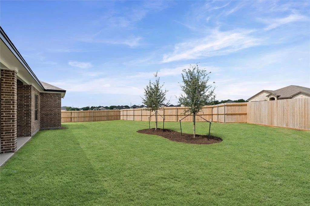 126 Lasso Loop, Lorena