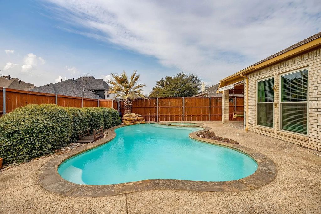420 Vasey Oak Drive, Keller