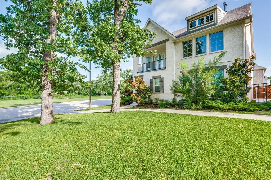 668 Patriot Lane, Irving