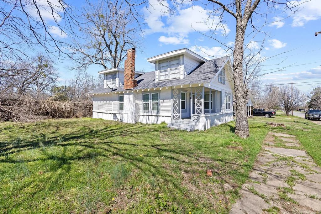 709 N Chandler Avenue, Denison