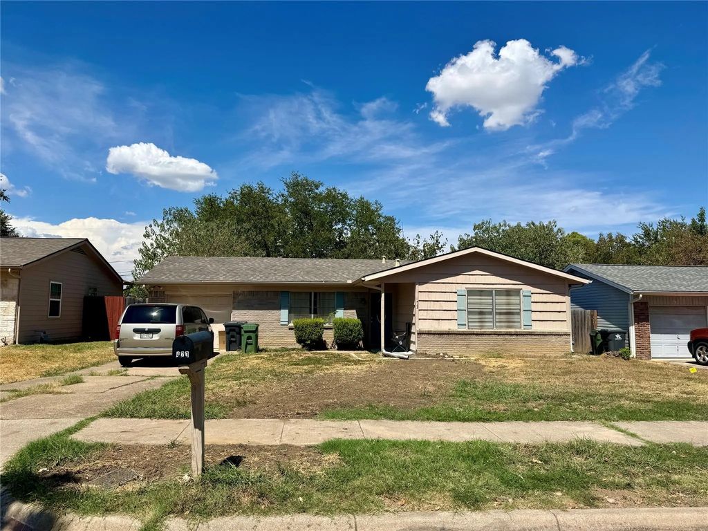 423 E Lavender Lane, Arlington