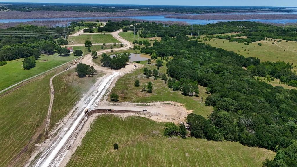 225 Diamond Point, Dodd City