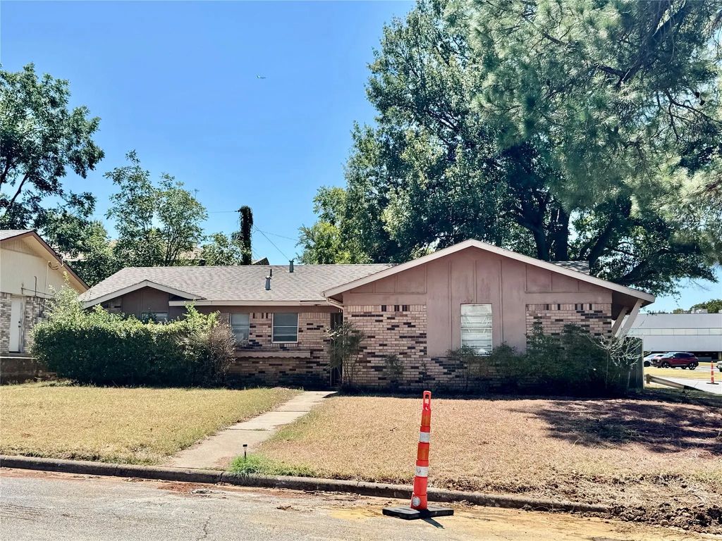 1114 Paula Drive, Arlington