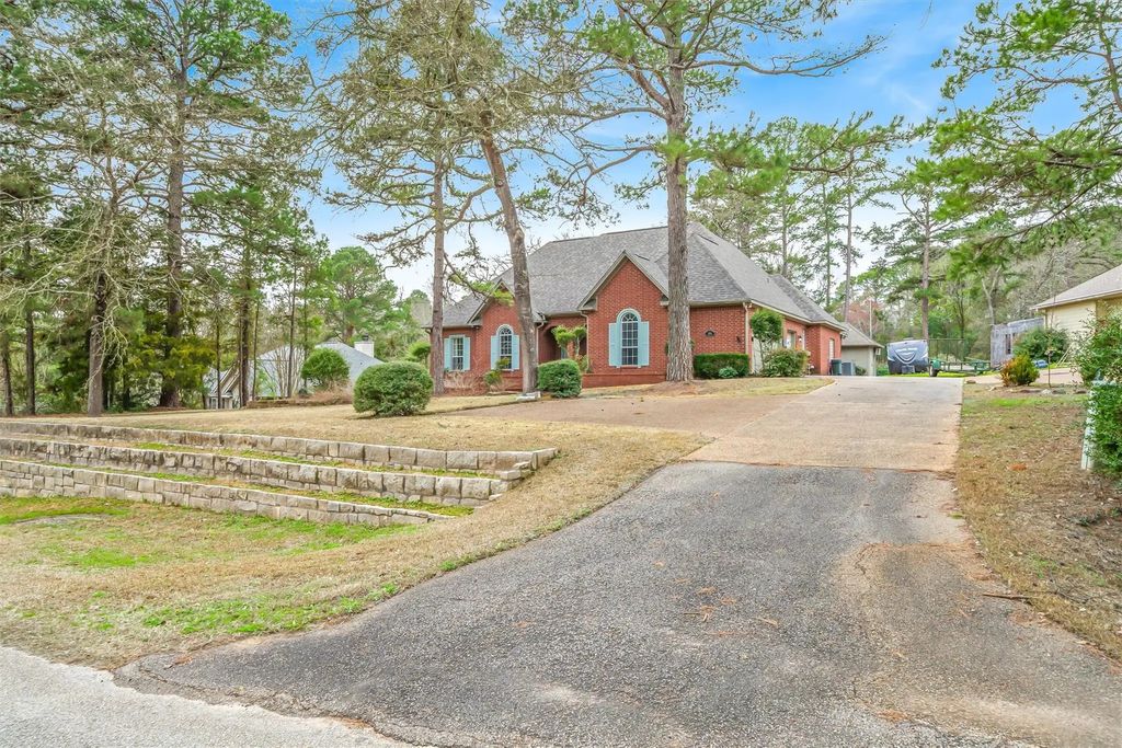 1304 Greenbriar Trail, Holly Lake Ranch