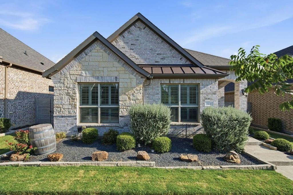 908 Plaza Lane, Argyle