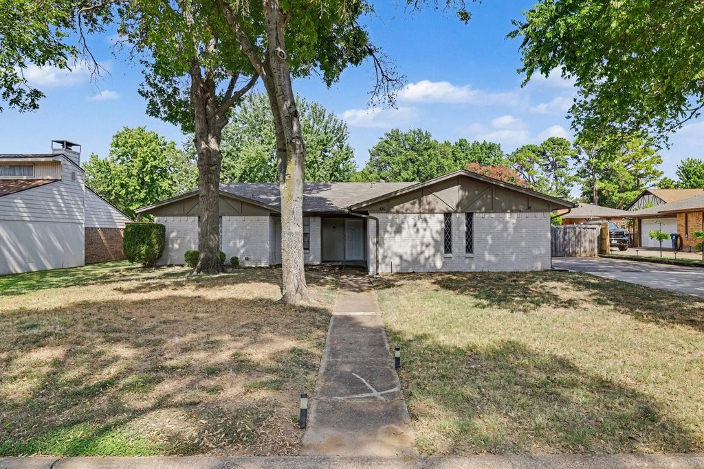 826 Glacier Lane, Grapevine
