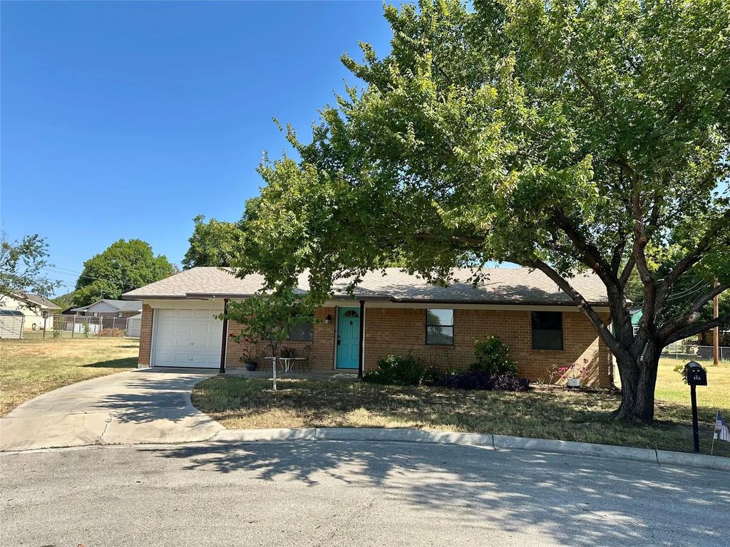 102 Mockingbird Circle, Early