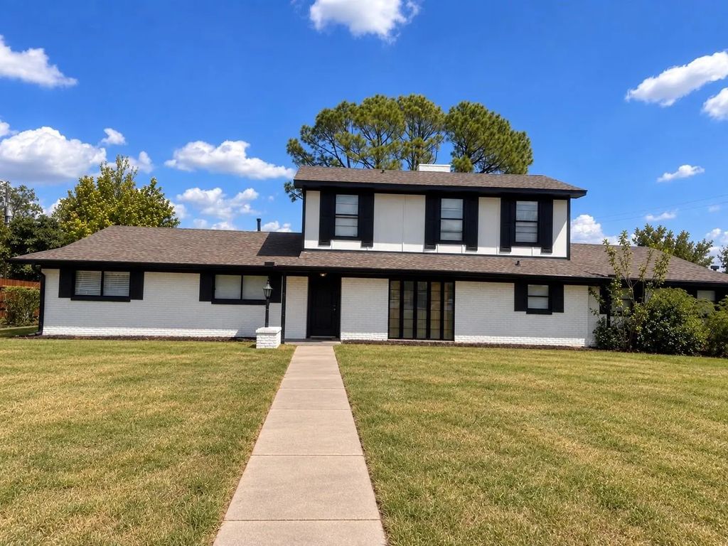 1419 S Rockwall Avenue, Terrell