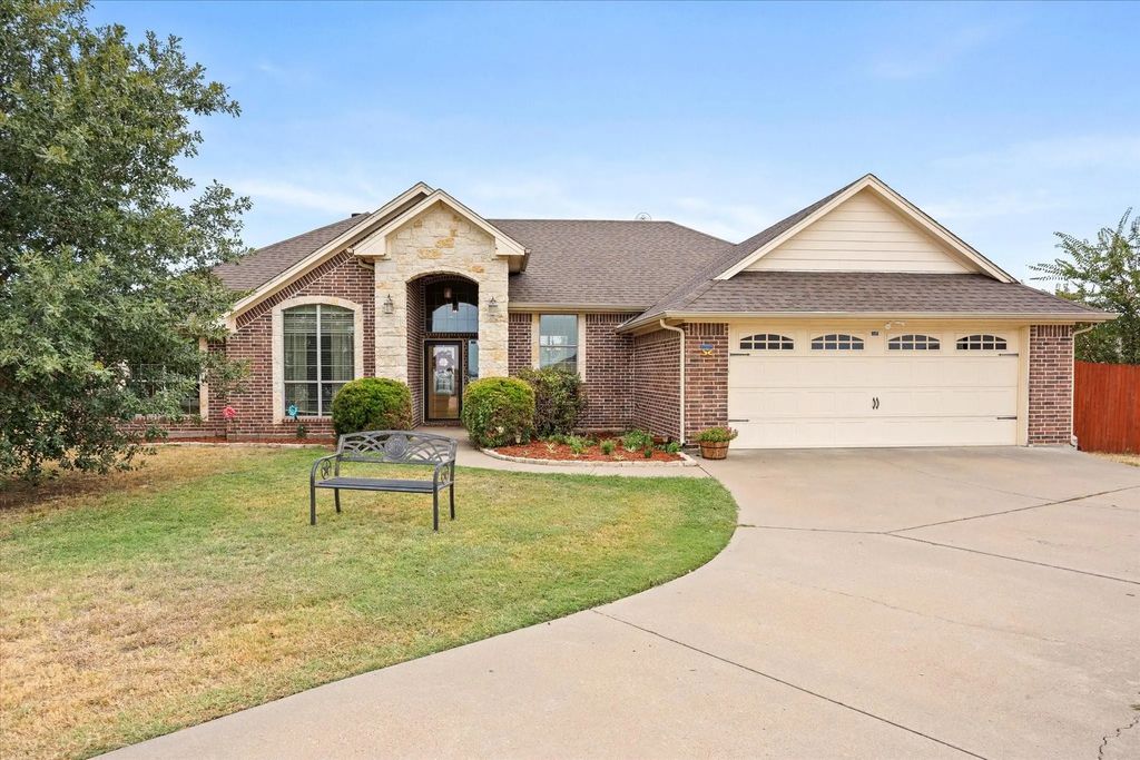 2804 Tour Court, Granbury