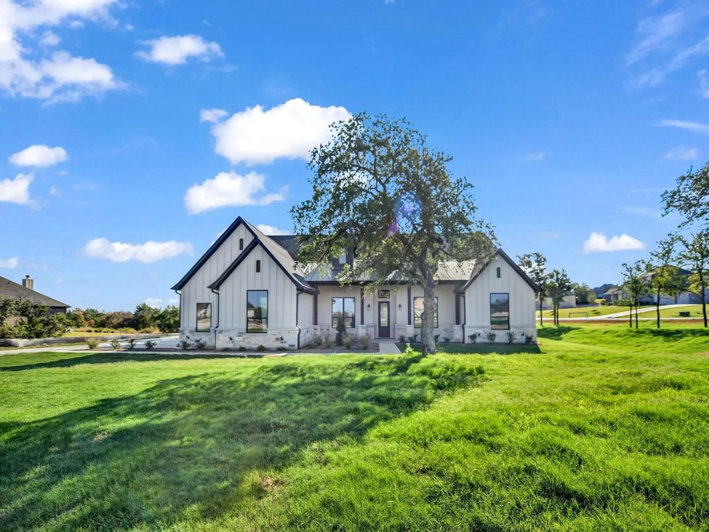 740 Burr Oak Lane, Weatherford