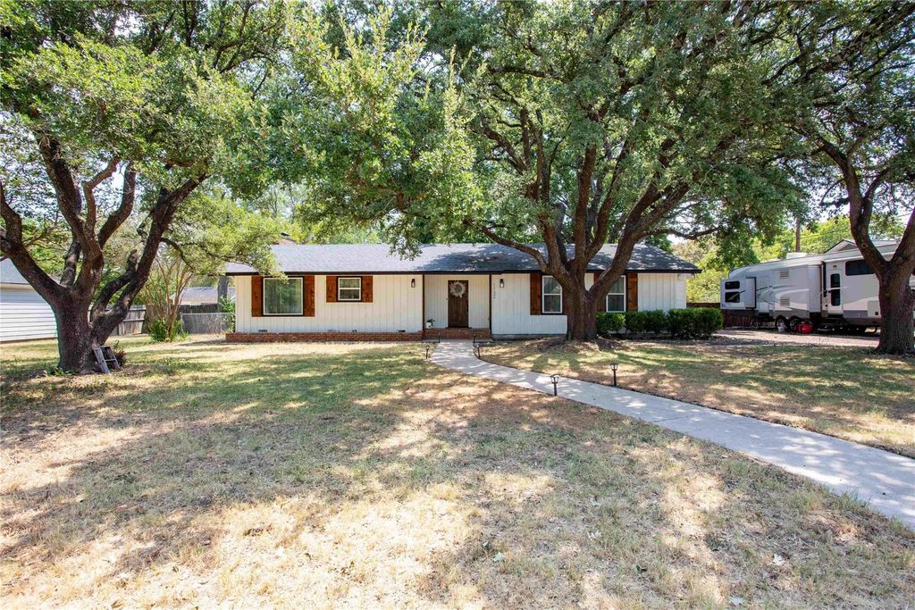 1132 W 8th Street, McGregor