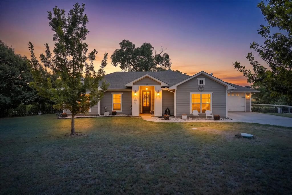 161 Laurie Lane, Waxahachie