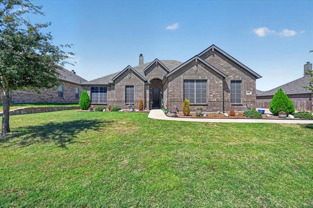 1940 Silver Falls Drive, Burleson