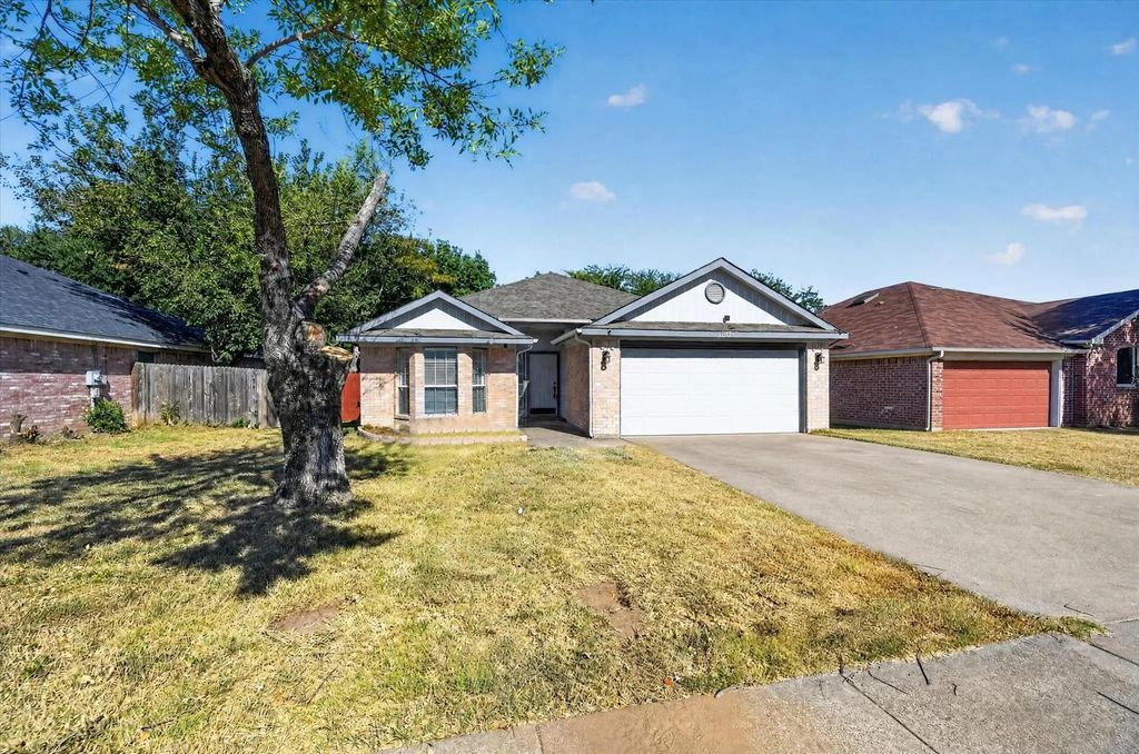 1137 Darren Drive, Burleson