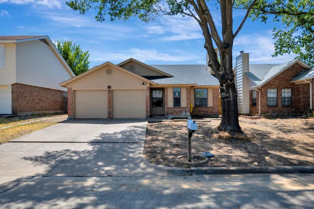 4210 Meadow Park Drive, Arlington
