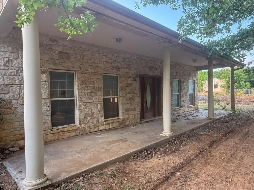 1700 Don Lee Road, Joshua