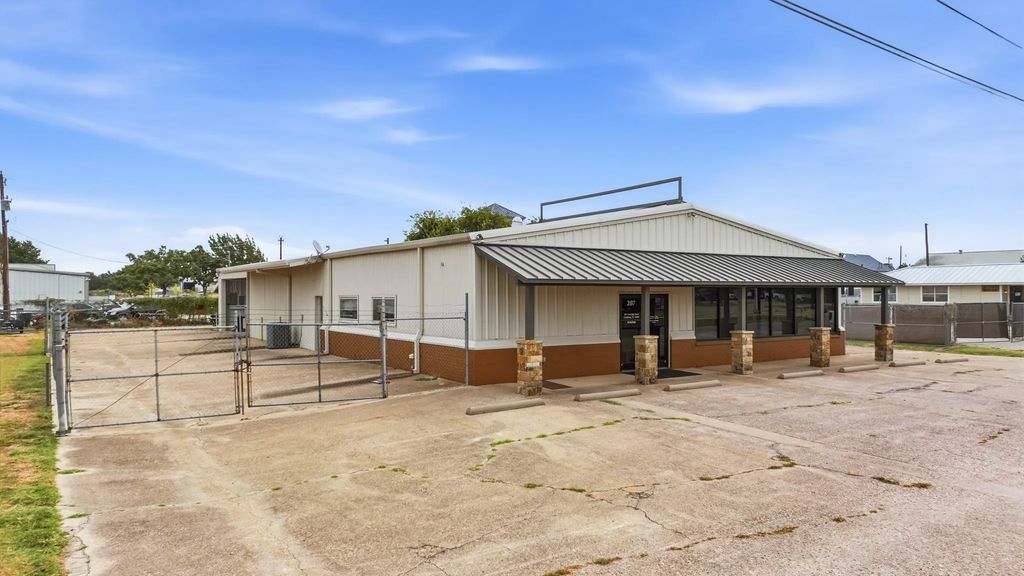 207 Eastridge Road, Granbury