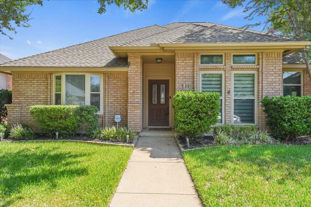 5301 Bugle Lane, Colleyville