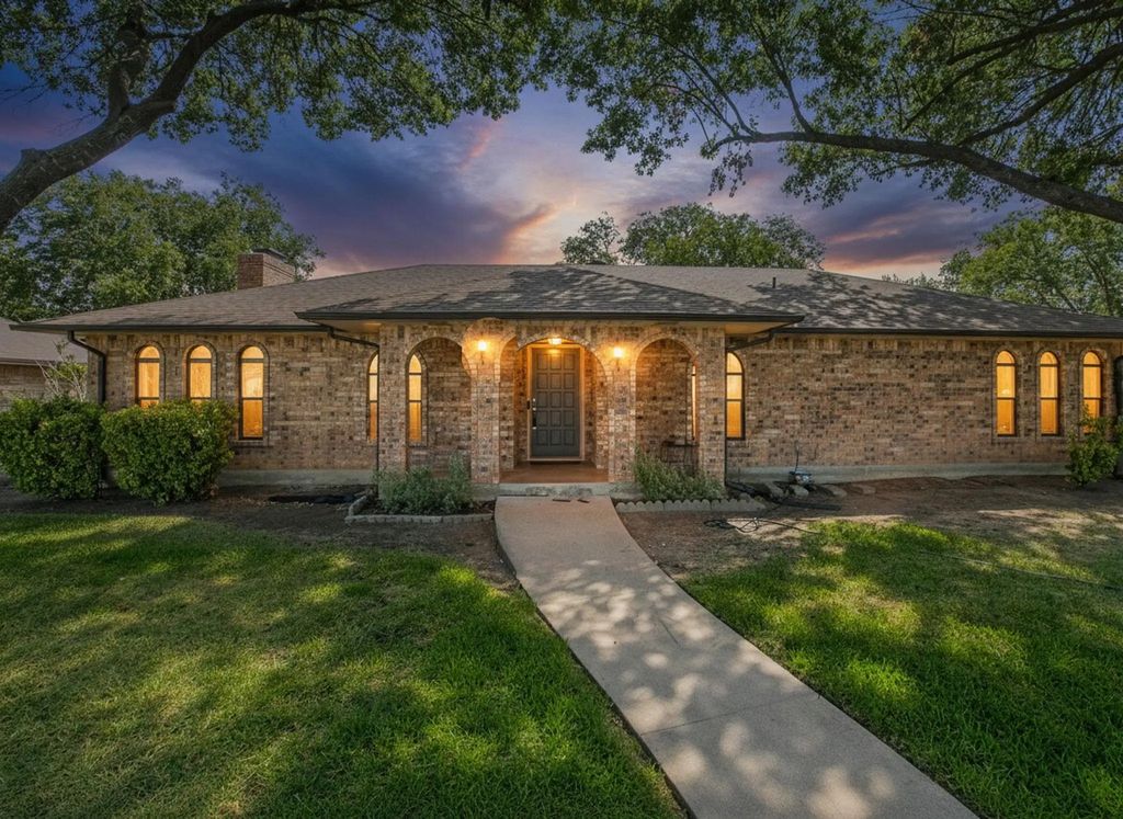 528 Edmonds Way, DeSoto