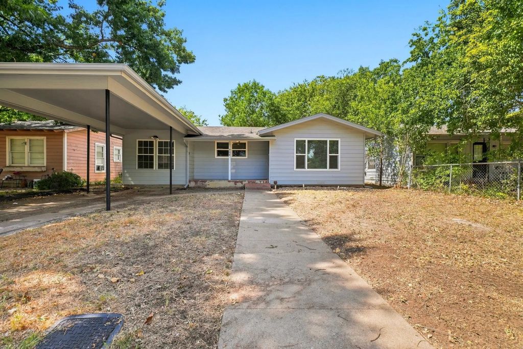 904 Bales Street, Cleburne